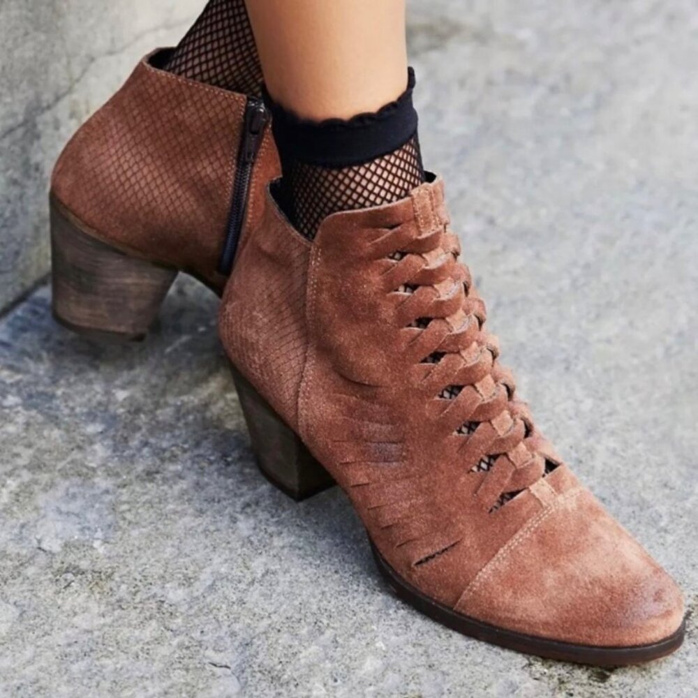 Free People Loveland Ankle Boot Size 39 US 9 Brown Suede Snake Embossed Boho - Picture 4 of 12